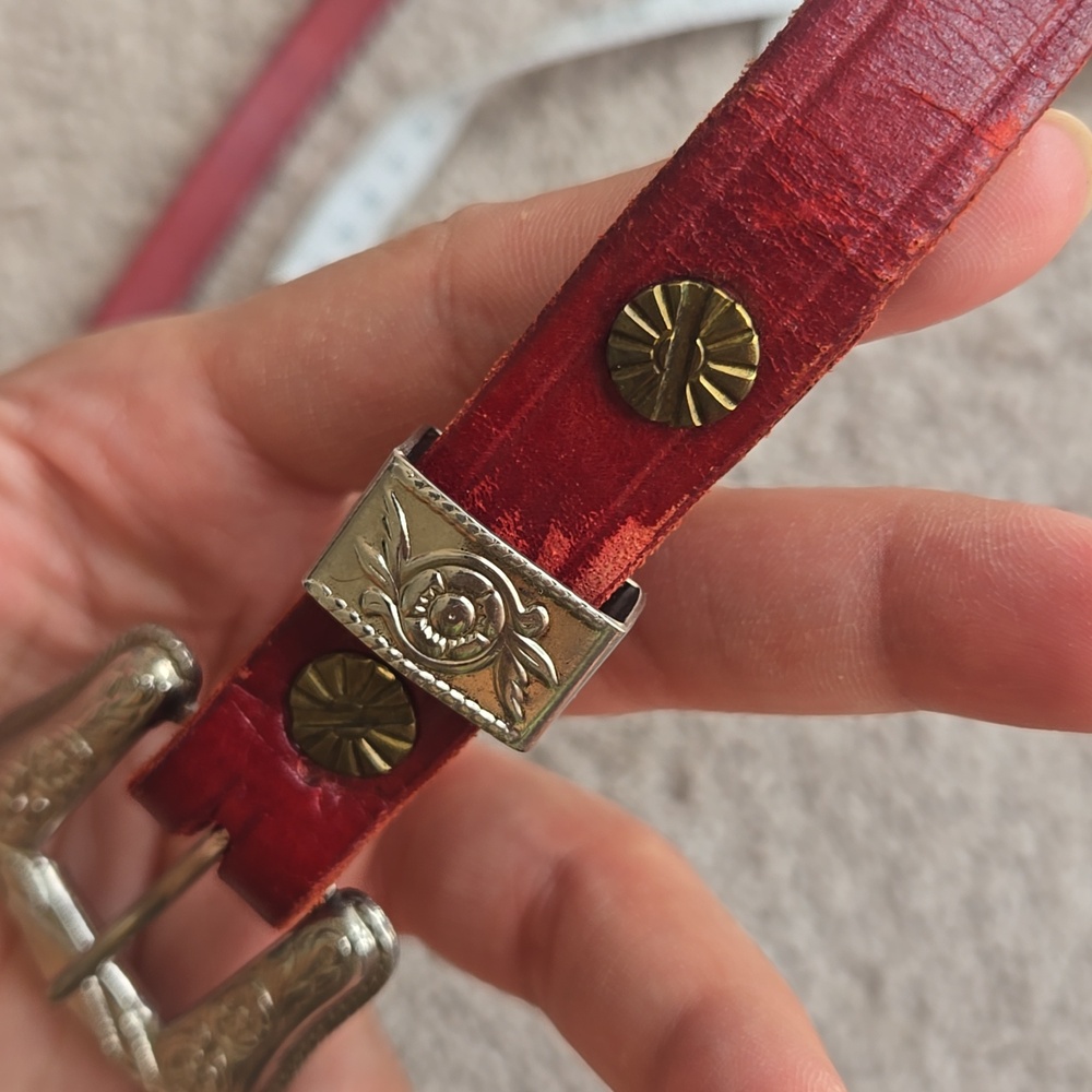 Vintage Red Leather Skinny Western Belt with Engraved Silver Buckle Size:Small - Picture 6 of 6